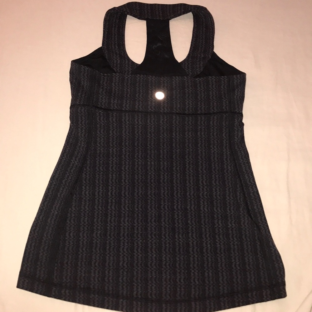 Lululemon razorback size 6